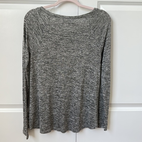 Abercrombie and Fitch Vintage Pearl and Rhinestone Gray Sweater Size Medium 🤍 - Picture 4 of 4